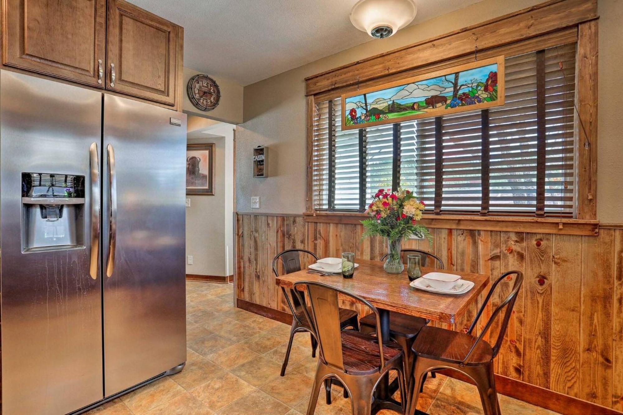 Cozy Custer Cottage W Deck: Walk To Shops Food Exterior foto