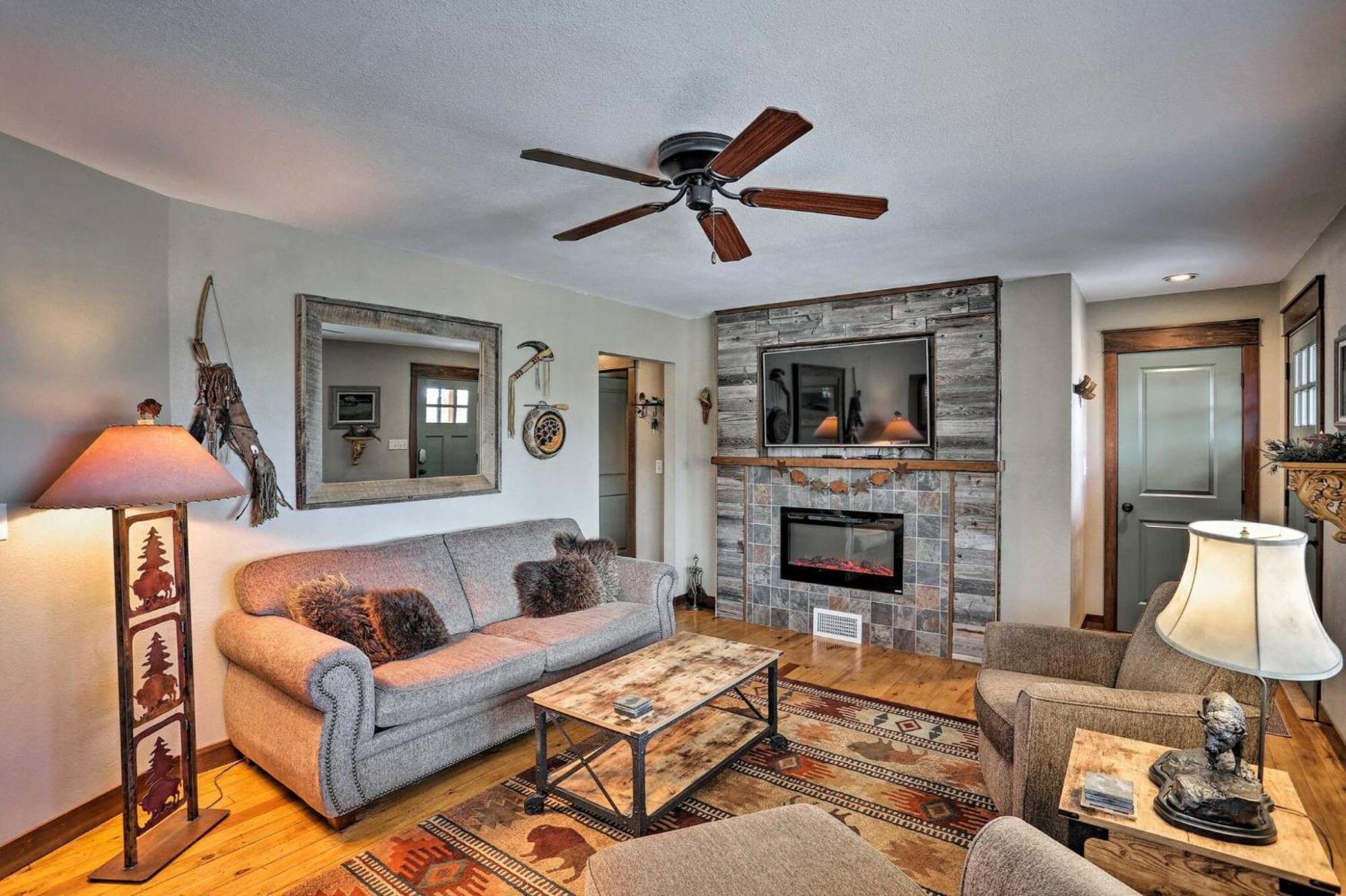 Cozy Custer Cottage W Deck: Walk To Shops Food Exterior foto